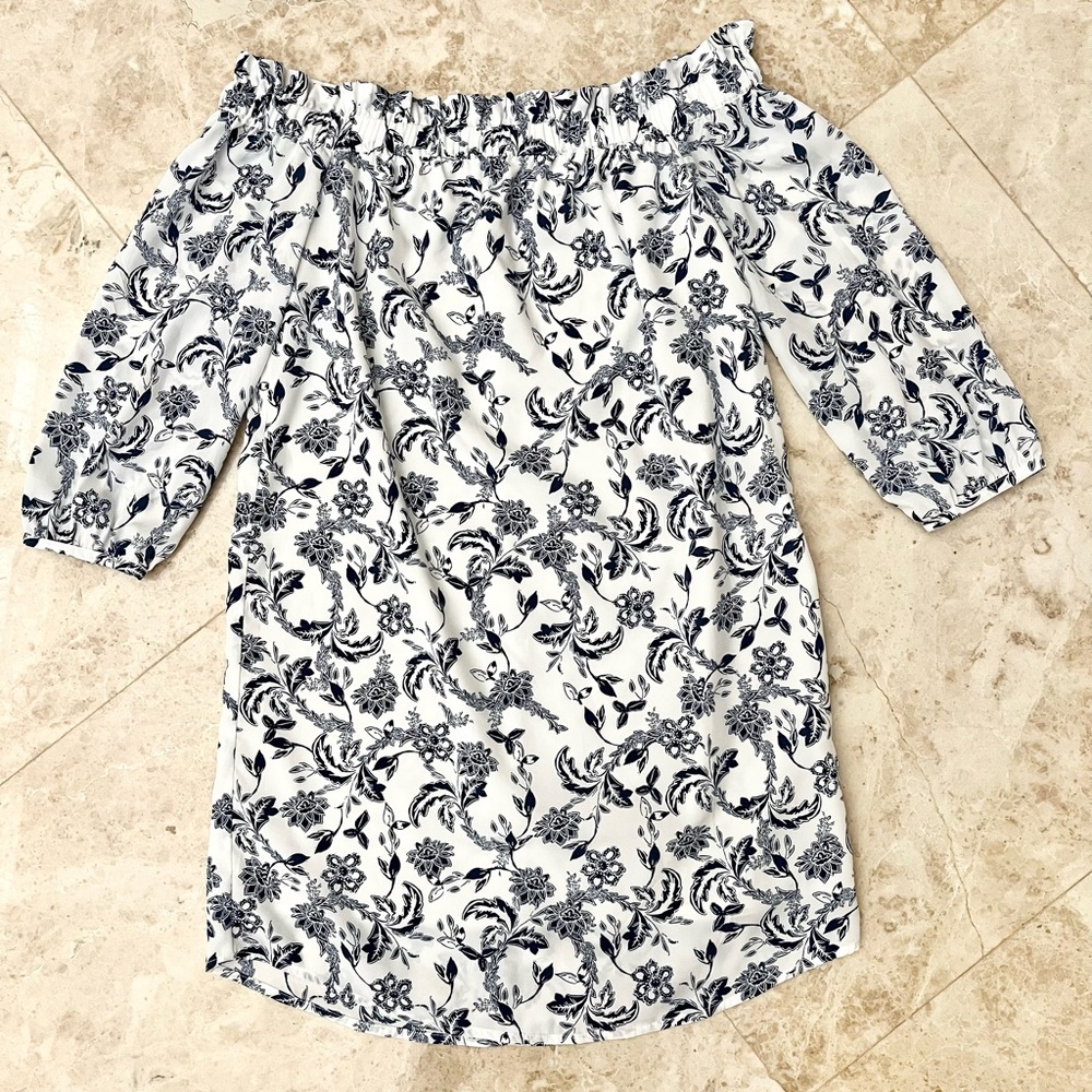 Banana Republic Women's White and blue Polyester Off Shoulder Dress size 4